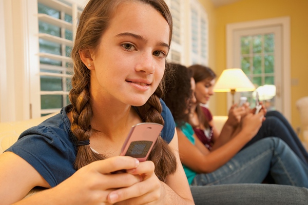 Should teenagers have mobile phones essay
